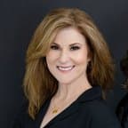 Andrea Lundsgaarde, Agent
