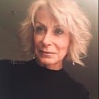 Dee T Bloom